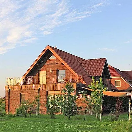 Nicole Luett Huus * Werdum